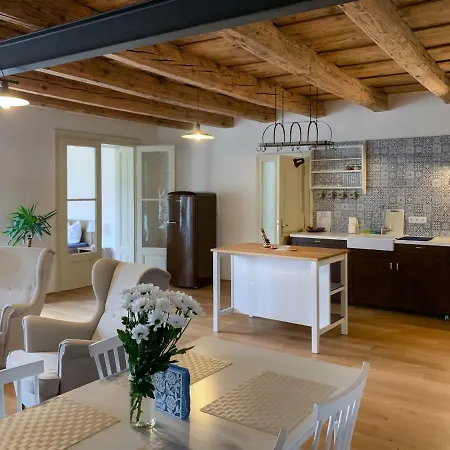 Lucerna - Dum S Dusi Apartman